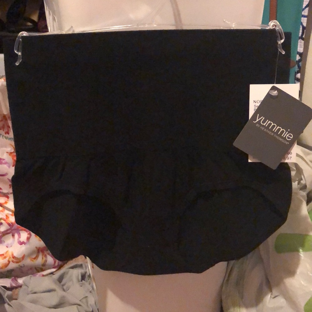 Seamless shaping underwear